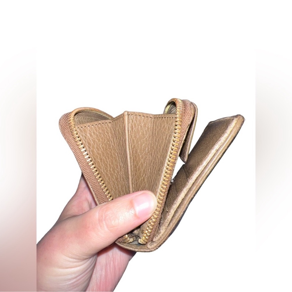 GUCCI Vintage Tan Leather Zip Around Wallet - Picture 5 of 16